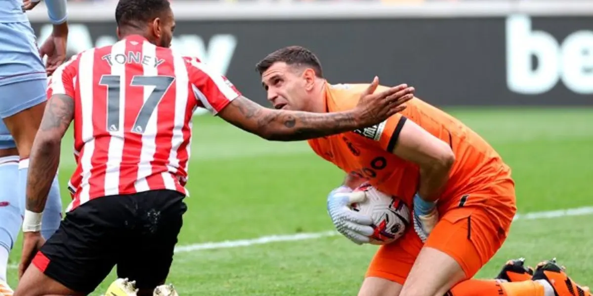 Además, antes de ser reemplazado tuvo dos atajadas claves en el Aston Villa ante Brentford.