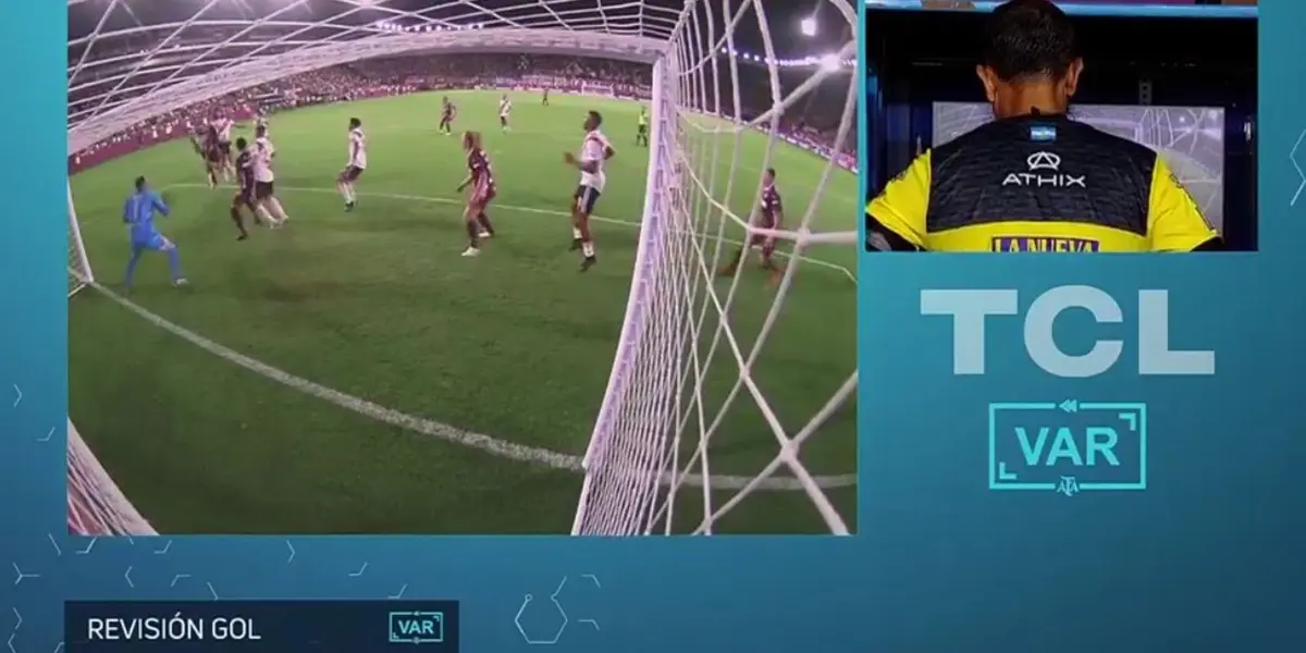 Además, el gol se revisó un buen rato a través de las cámaras, que finalmente Darío Herrera anuló.