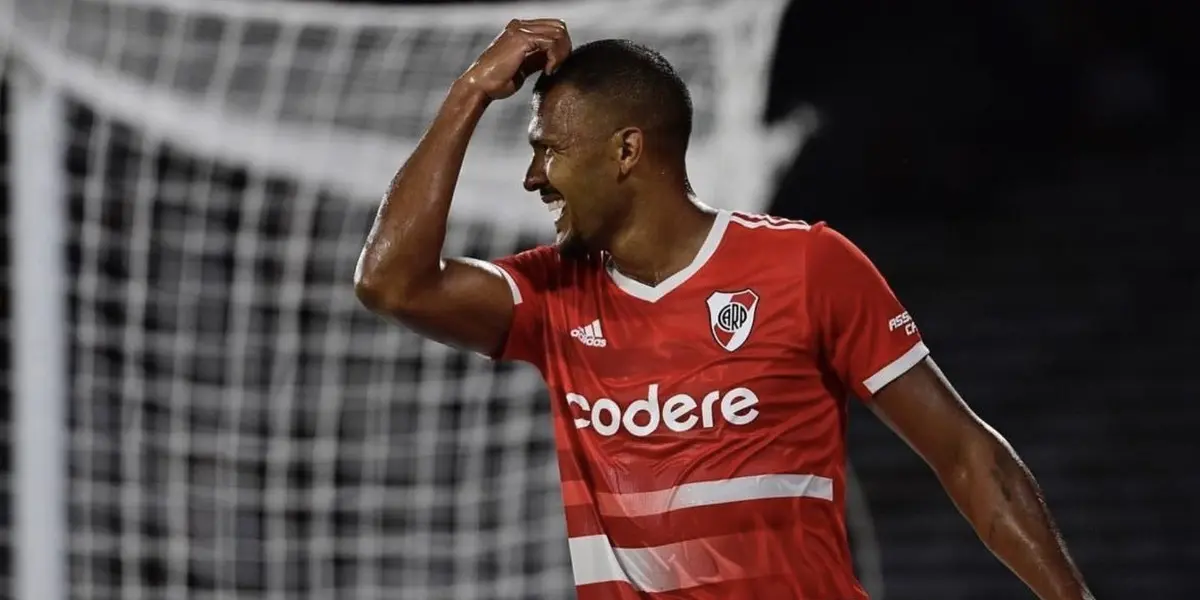 Además, Franco Armani fue importante con algunas atajadas contra Huracán.