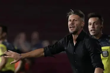 Además, le tiró un palazo al entrenador rival, Frank Kudelka.