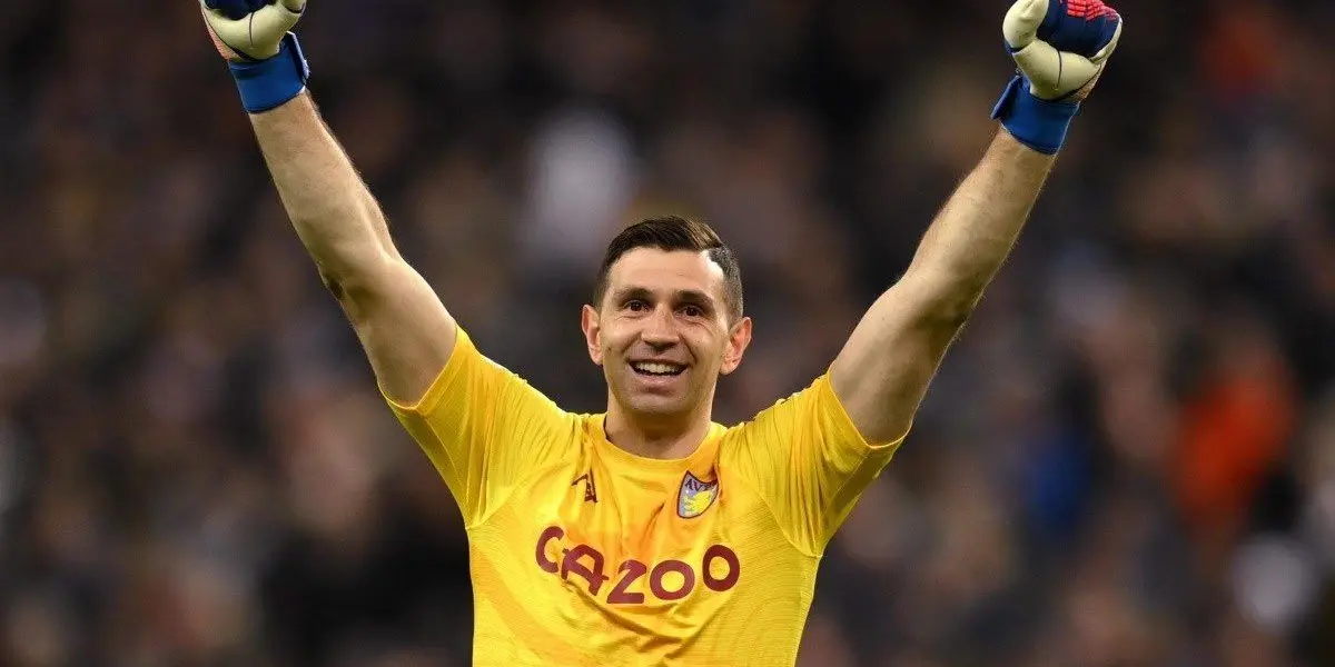 Además, también fue titular Emiliano Buendía contra el Nottingham Forest.