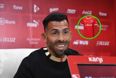 Con una muy peculiar producción audiovisual, el Rojo mostró cómo va a ser su nueva “casaca”.