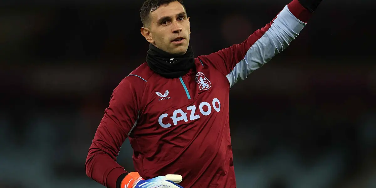 El arquero del Aston Villa continúa demostrando con sus actuaciones por qué defiende el arco de la Selección Argentina.