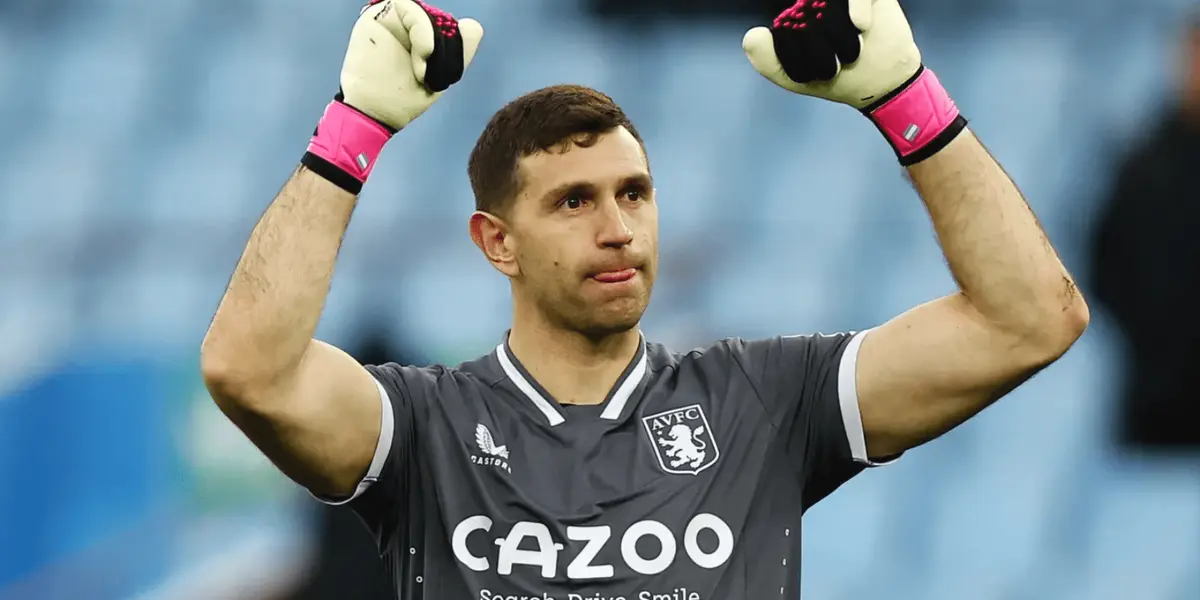 El arquero del Aston Villa fue clave en el partido contra el West Ham y sufrió un poco más de lo esperado.