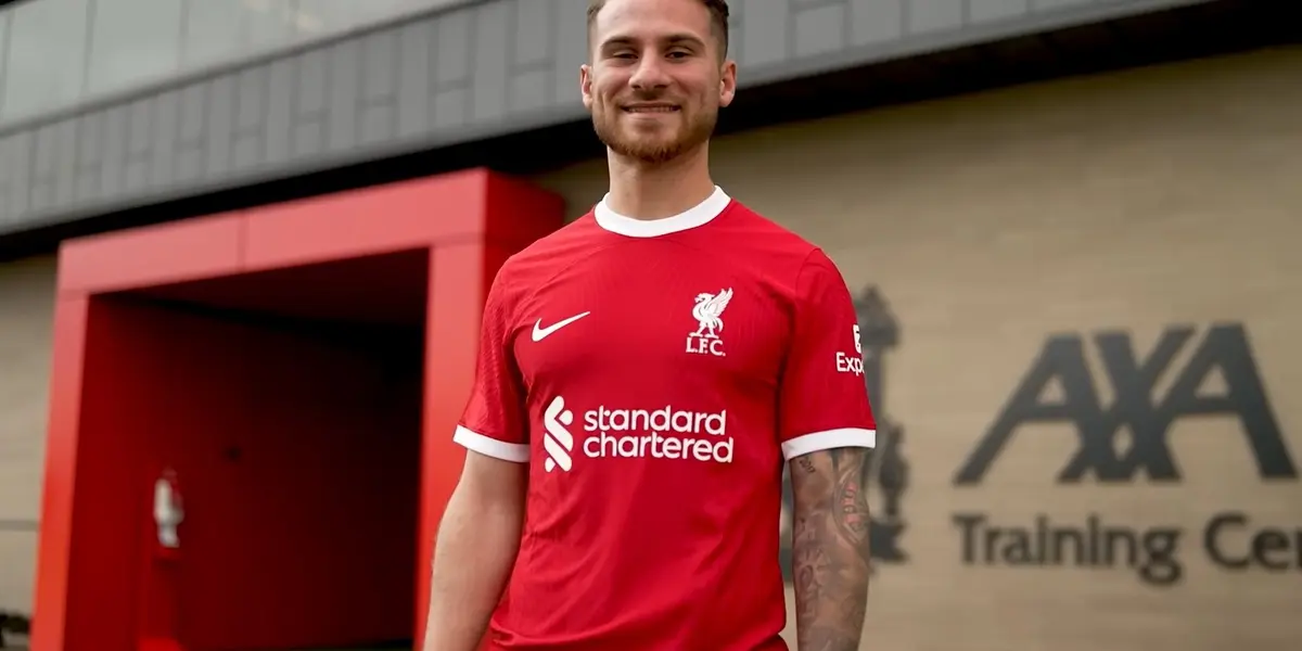 El club inglés apostó fuerte por el volante argentino y lo adquirió por una millonada.