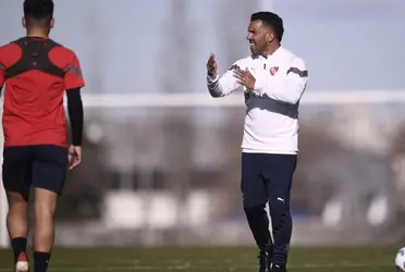 El DT que sacó del pozo al Rojo habló de una dura realidad que debió enfrentar mientras hacía un ejercicio en las prácticas.