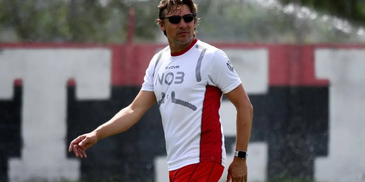 El entrenador de Newell’s se quejó por las altas temperaturas que se registran durante los partidos