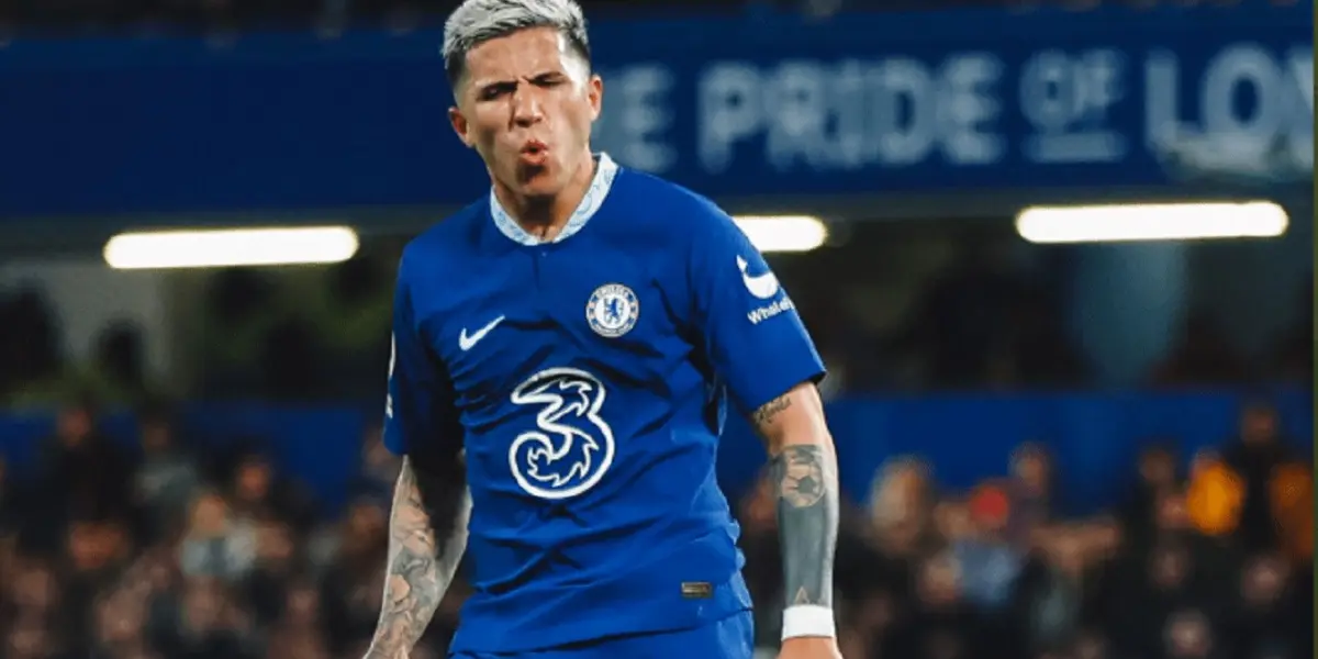 El volante de los Blues se trenzó en un abrazo con un colega sudamericano para festejar al primer gol de Mudryk en el equipo. Un tipazo.