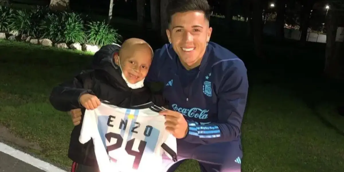El volante tuvo un hermoso accionar con un niño hincha de River que necesitaba ayuda.