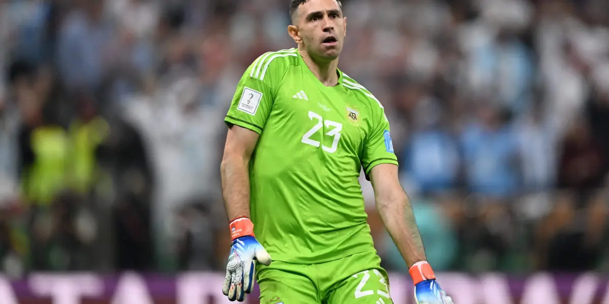 Emiliano Martínez podría salir del Villa